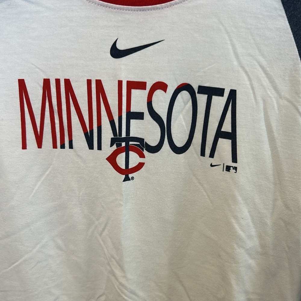 Nike Women’s MN Twins Shirt Size Medium - Picture 2 of 4